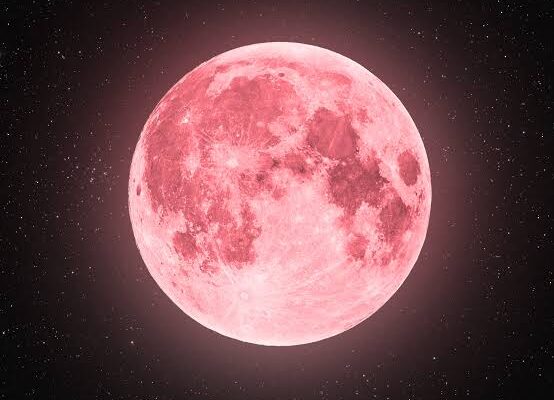 Strawberry Moon 2025: Lowest Full Moon in 18 Years Illuminates the June Sky – Viewing Guide & Rare Lunar Standstill Explained Witness a once-in-18-years celestial event! The Strawberry Moon 2025 will shine at its lowest point in nearly two decades due to a rare lunar standstill. Discover when, where, and how to watch this golden moonlight phenomenon.